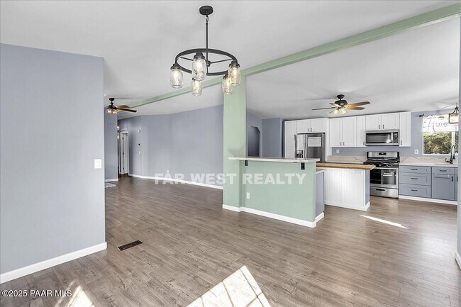 Building Photo - 2490 W Glenshandra Dr