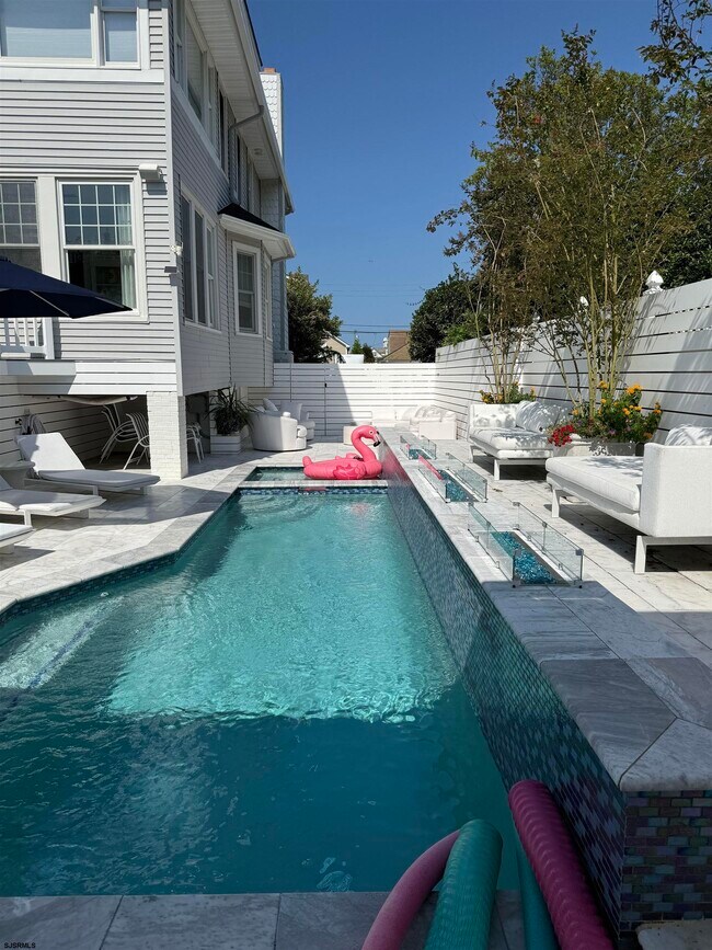 Building Photo - 16 S Somerset Ave