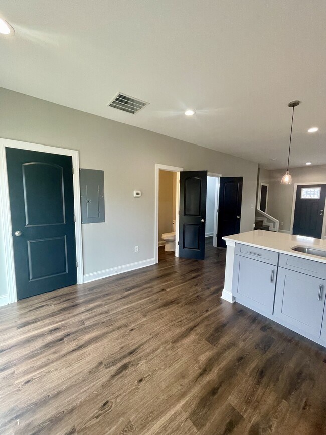 Building Photo - 1 Emanuel Ct