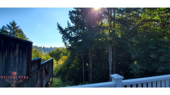 Building Photo - 2 bedroom townhome condo with AMAZING view...