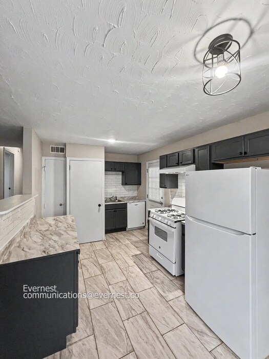 Building Photo - 4624 Sunnybrook St