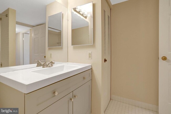 Building Photo - 3713 S George Mason Dr