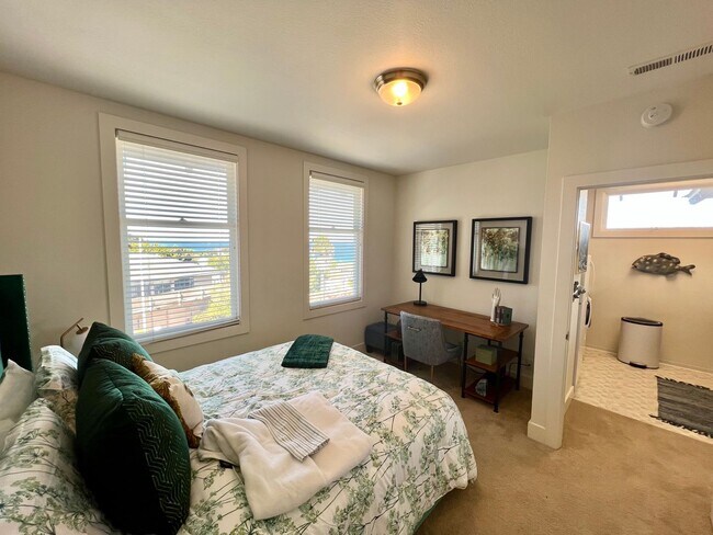 Building Photo - 189E - CS