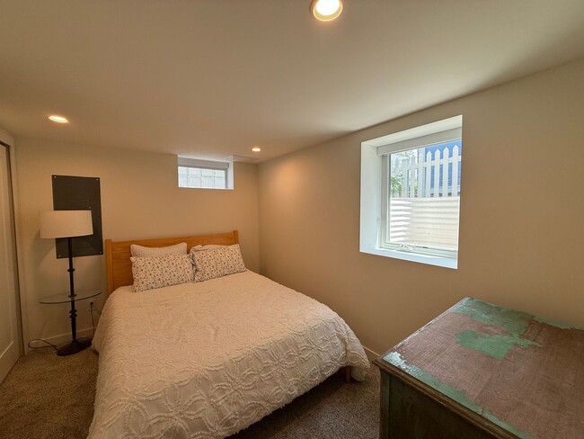 Building Photo - Beautifully Updated 4 Bed 2 Bath St.Paul S...