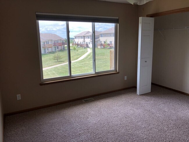 Building Photo - 1805 Goose Lake Cir