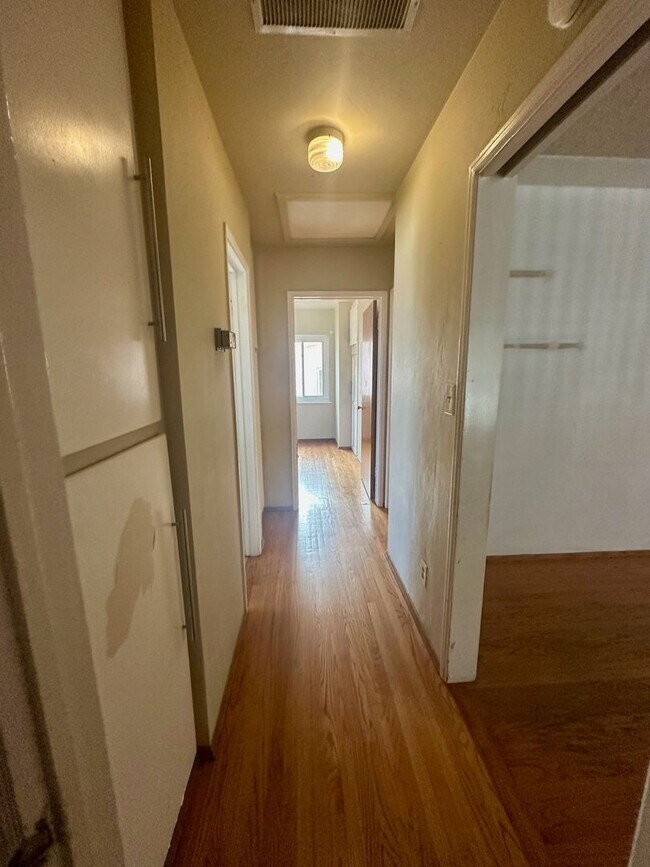 Building Photo - Large home in West Chula Vista