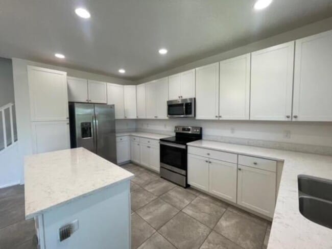 Building Photo - 12885 Trevi Isle