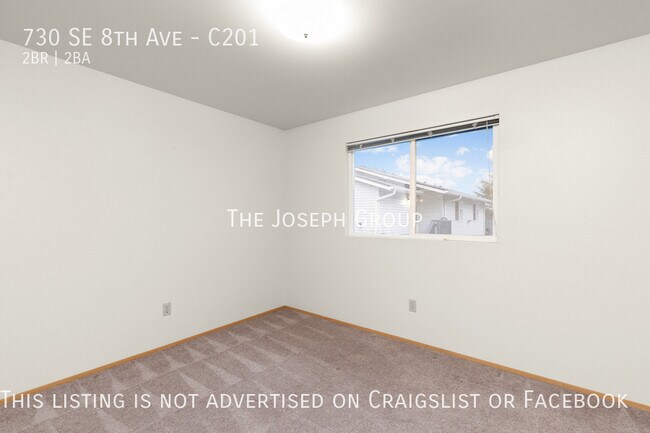 Building Photo - Top Floor 2BD/1.75BA Condo in Oak Harbor!