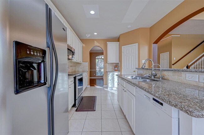 Building Photo - 1606 Maryvale Dr