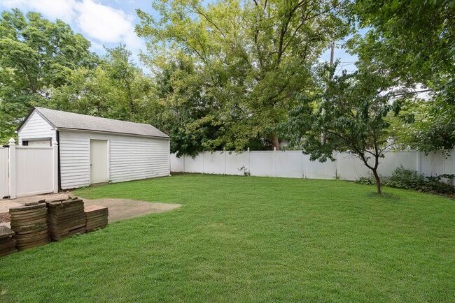 Building Photo - Great Broad Ripple Location With Fenced Backyard!