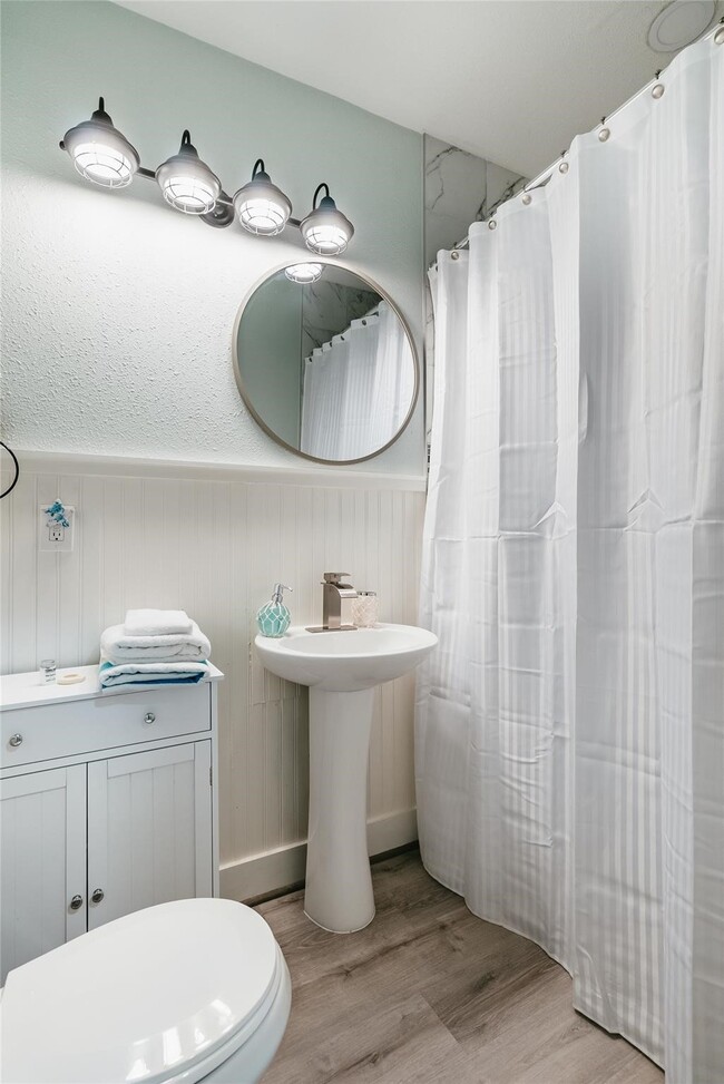 Building Photo - 1208 Avenue K