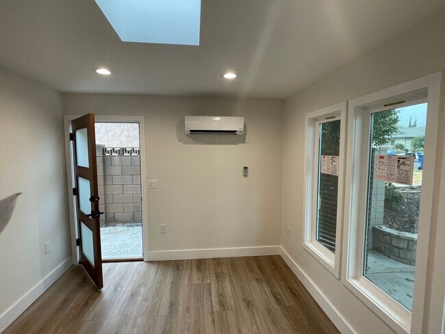 Building Photo - Modern, Private 1-Bedroom ADU – Available ...