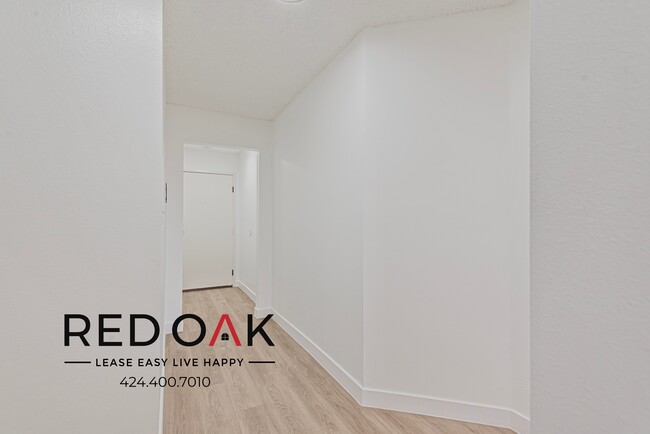 Building Photo - 8430 1/2 Cedros Ave-333