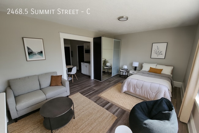 Building Photo - 2468.5 Summit St