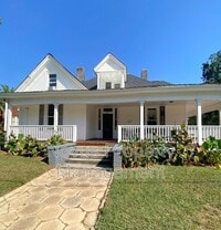 Building Photo - 302 Cedar St