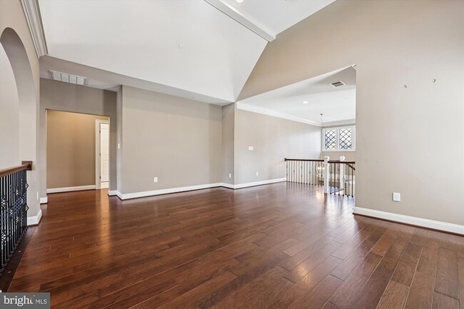 Building Photo - 448 Salk Cir