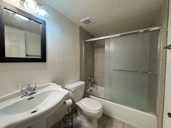 Building Photo - Tucson Apartment for Rent – Gated Community Living with Pool Access