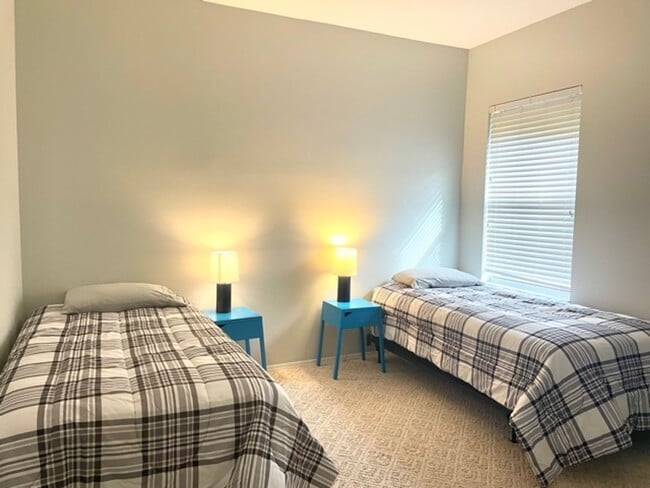 Building Photo - ANNUAL/FURNISHED HOME WITH LARGE LANAI - SOUTH SARASOTA