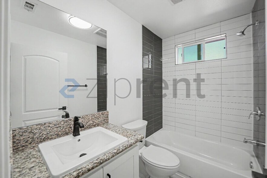 Building Photo - Unit