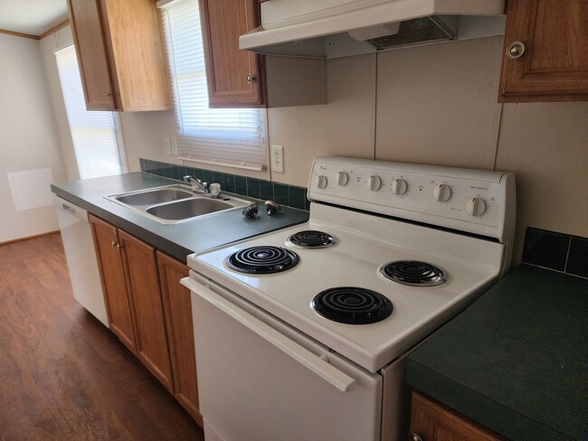 Building Photo - All utilities included!!!