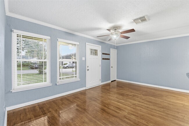 Building Photo - 1814 Chantilly Ln