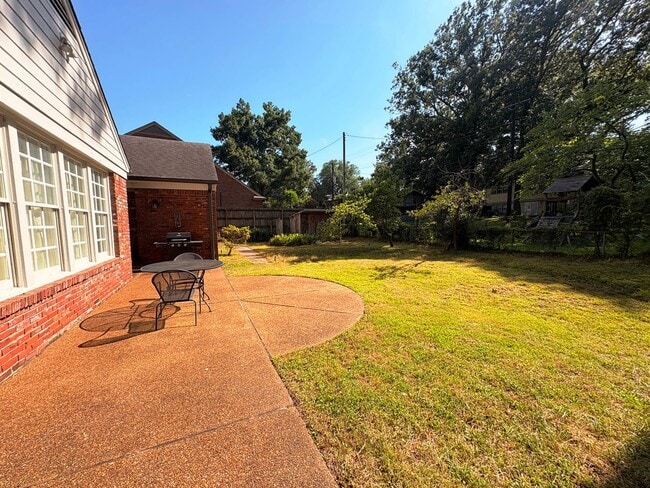Building Photo - 289 Woodmont Dr