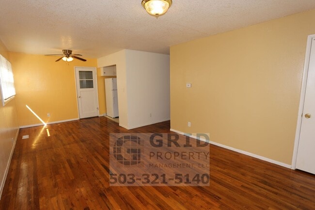 Building Photo - Beautiful, Spacious 3 Bedroom - Foster-Powell Neighborhood