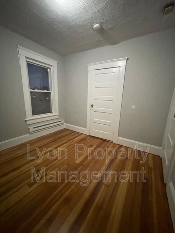 Building Photo - 42 Parker St