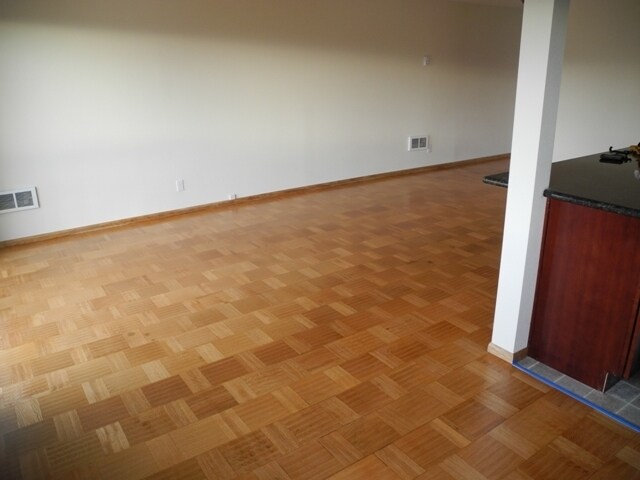 Building Photo - Beautiful 2-Bedroom Apartment with Stunnin...