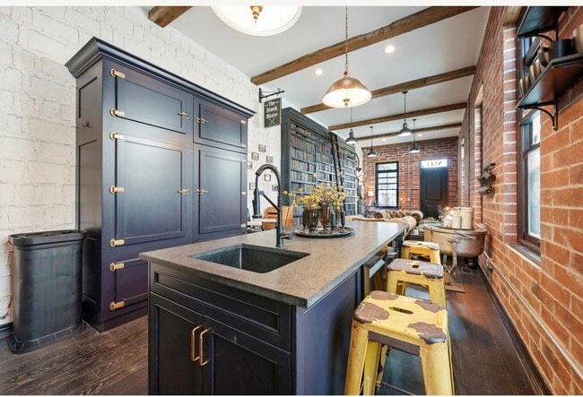 Building Photo - 45-45 W Markison Ave