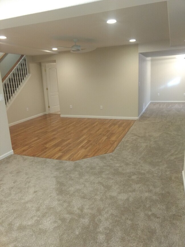Building Photo - Magnificent and Spacious 2 bed/3 bath in G...