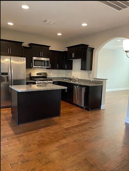Building Photo - 511 Harpeth Park Dr