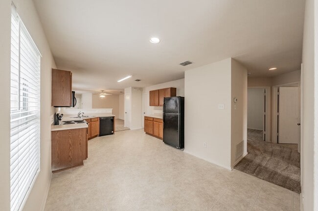Building Photo - 8864 Valley River Dr