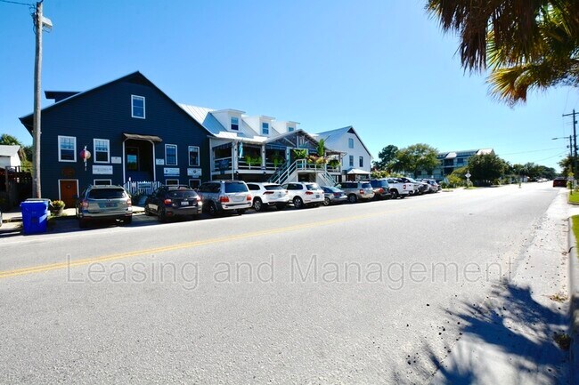 Building Photo - 2057 Middle St