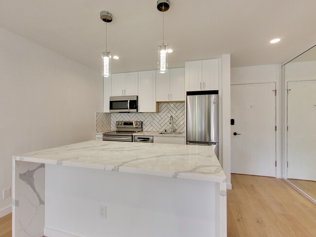 Building Photo - 1504 Newlands Ave