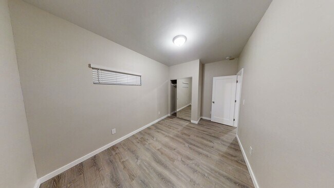 Building Photo - 4BD/2BA on Montezuma!