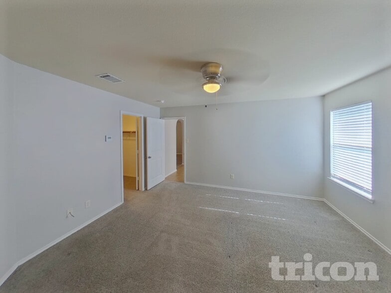 Building Photo - 336 Carlyle St