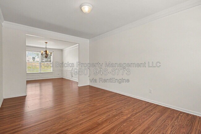 Building Photo - 7864 Whispering Wood Dr