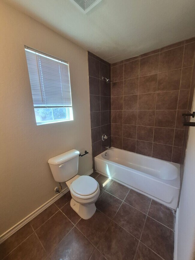 Building Photo - 4814 Appleseed Ct