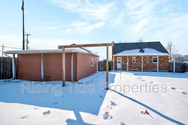 Building Photo - 1937 N Sunny Ridge Rd