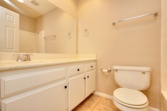 Building Photo - Spacious 3 Bedroom, 2 Bath Home in Beautiful Lake Elsinore!