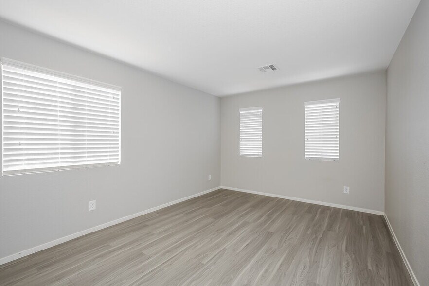 Building Photo - 6108 Soft Springs St