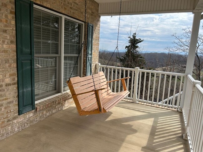 Building Photo - 3 or 4 Bedroom / 2 Bath Home   Kingsport TN