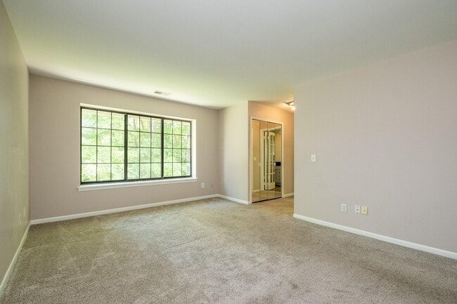Building Photo - 6979 Pebble Creek Woods Dr