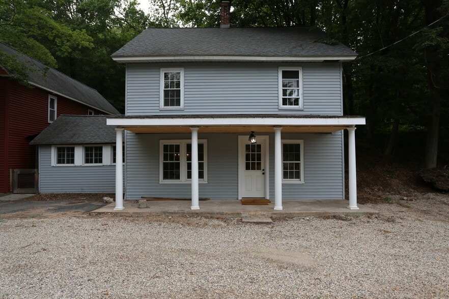 Front of House w/ driveway - 51 Canal St
