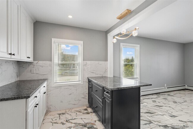 Building Photo - 1 Center Ct