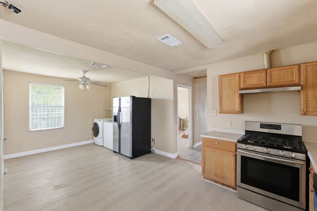 Building Photo - 2411 Leffingwell St