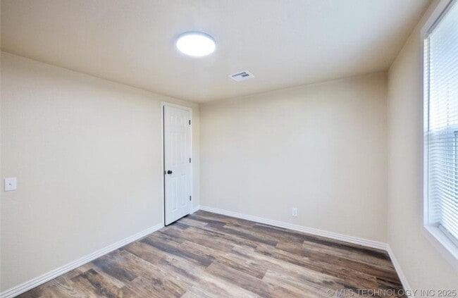 Building Photo - 306 Short St