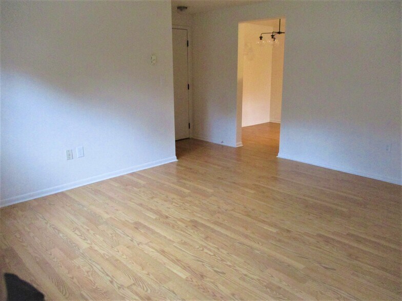 Building Photo - 11 Old Allamuchy Rd