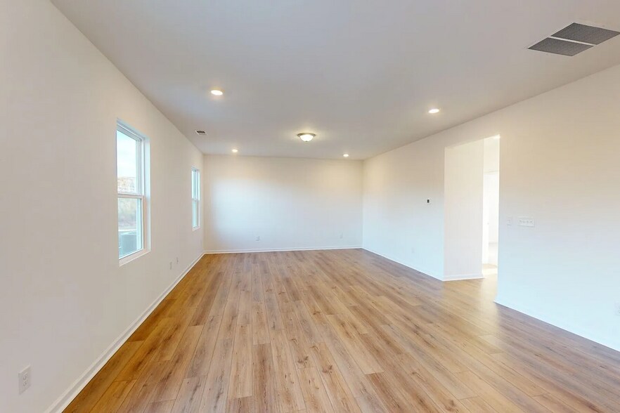Building Photo - 2129 Clifton Rd